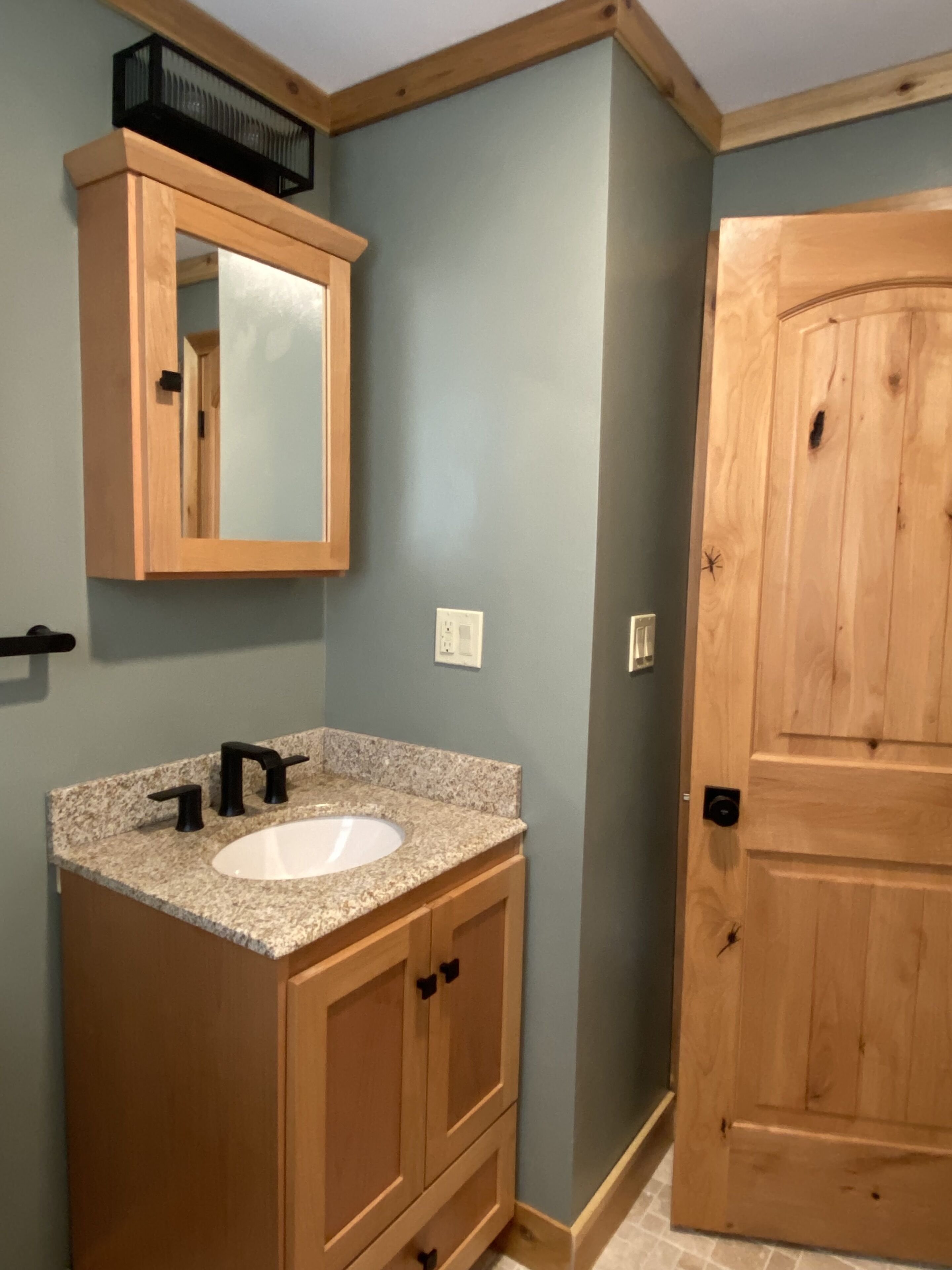 Walk to Town and 7 Minutes to Loon!
