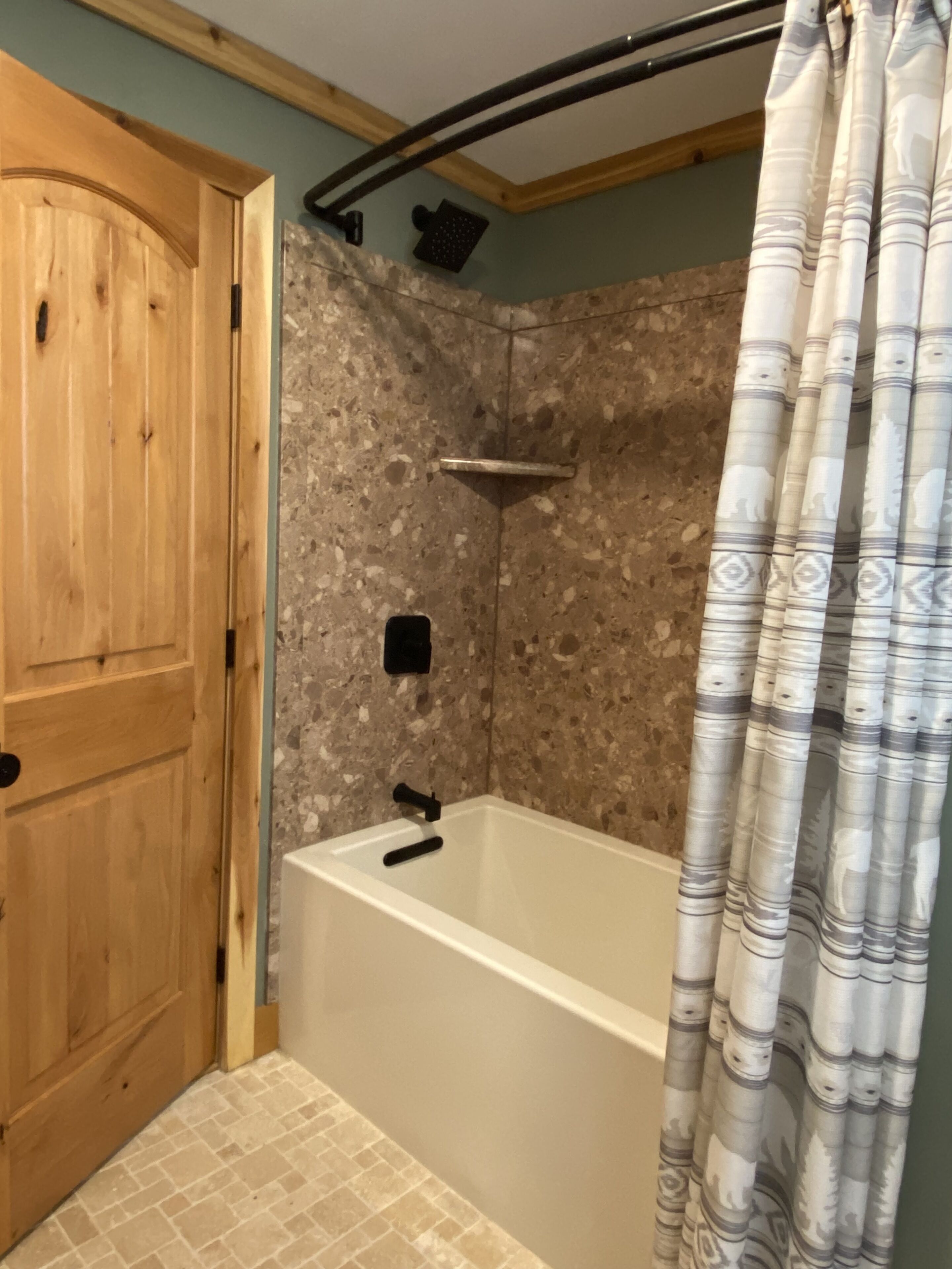 Walk to Town and 7 Minutes to Loon!
