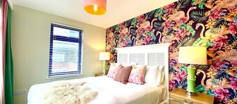 Stunning 3 bedroom Penthouse Apartment Free 2 Park
