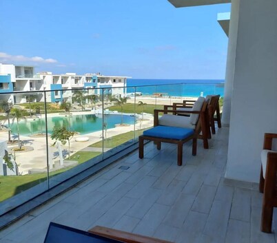 Modern 2 Bedrooms Serviced Apartment - Pool & Sea View