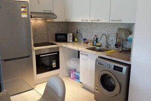 Refrigerador, microondas, horno, placa de cocina