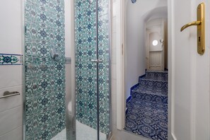 Panoramic House | Bathroom | Shower, rainfall showerhead, free toiletries, hair dryer - Positano Dream Home (Positano)