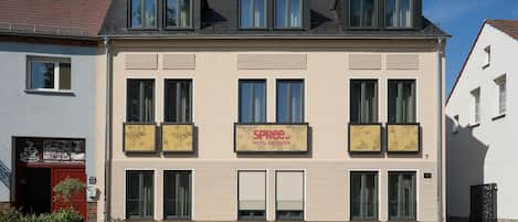 Fachada da propriedade