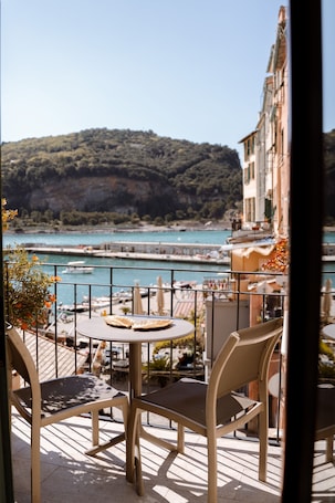 Deluxe Room, Balcony, Sea View | Minibar, soundproofing, free WiFi