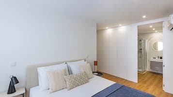2 camere, una scrivania, ferro/asse da stiro, culla da viaggio