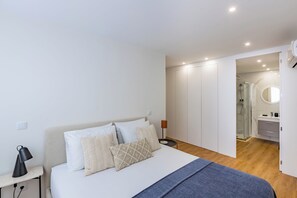 2 bedrooms, desk, iron/ironing board, travel cot