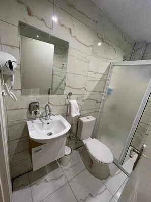 Comfort Room, 1 Bedroom, Non Smoking, Pool View | Bathroom - Sirius Otel Pamukkale (Denizli)