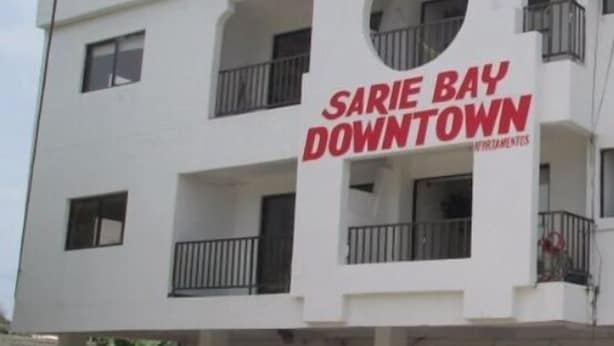 A multi-story building with the sign 'Sarie Bay Downtown' prominently displayed. - Downtown  (San Andrés)
