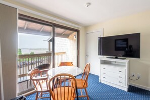 Main Inn 2 Queens | Iron/ironing board, free WiFi, bed sheets