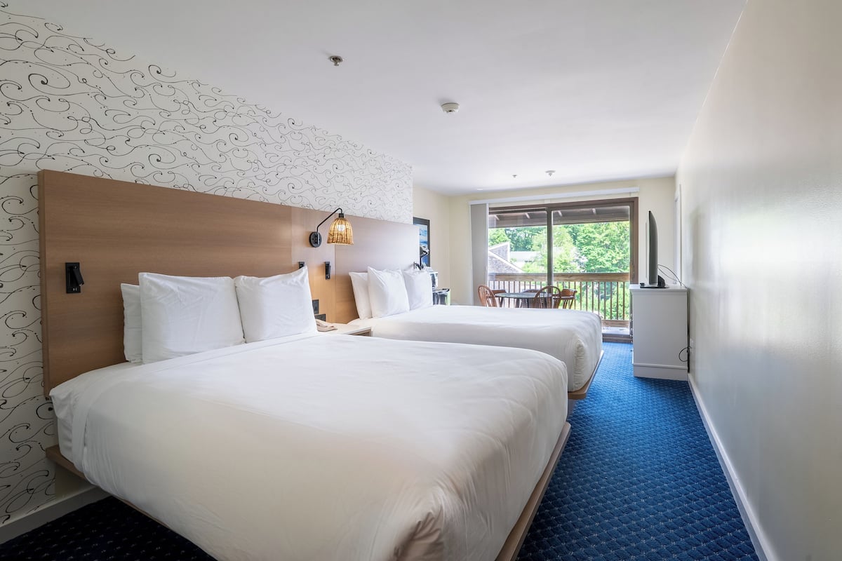 Main Inn 2 Queens | 1 bedroom, iron/ironing board, free WiFi, bed sheets