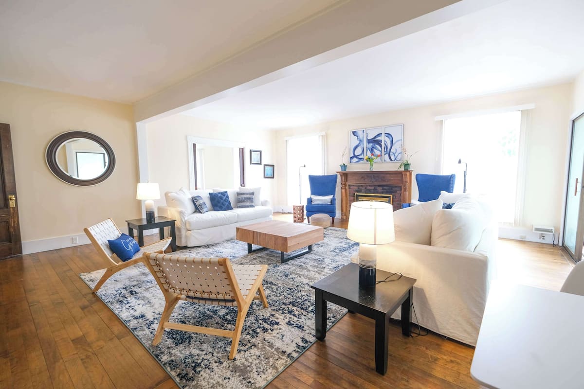 House | 1 bedroom, iron/ironing board, free WiFi, bed sheets