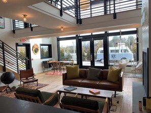 Reception - Hotel Dylan (Woodstock)