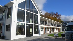 A modern two-story building with large windows and a balcony. - Hotel Dylan (Woodstock)