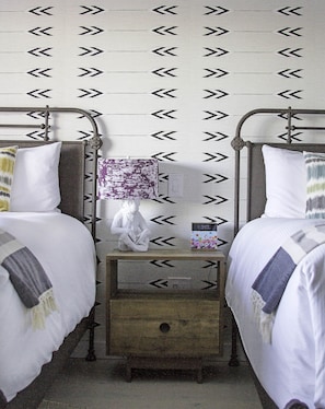 Hypo-allergenic bedding, iron/ironing board, free WiFi, bed sheets - Hotel Dylan (Woodstock)