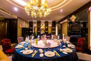 Unclassified image, 2 of 60, button - Shenlong New World Hotel (Leiyang)