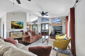 Smart TV, books, stereo