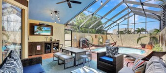 Heated Pool, Relaxing Lanai, Sleeps 10, Near Beaches!