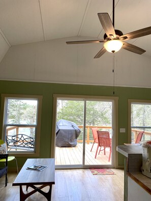 Interior - Cabin #5 - The Cosmopolitan (Royal)