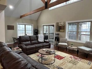 Living area - Nolin Barrel House - Lakefront (Clarkson)