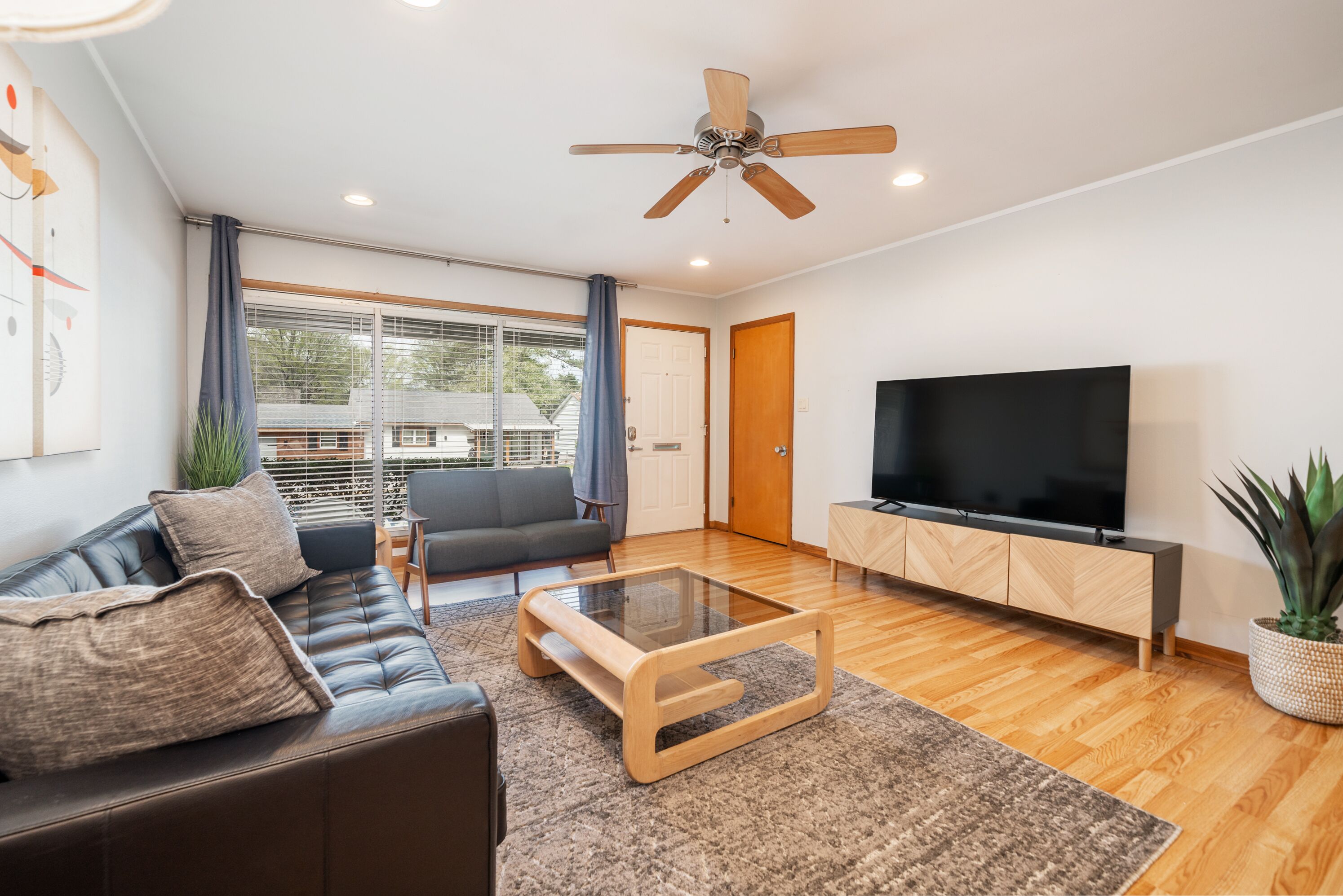 Walk to Oaklawn Racing Casino Resort from our Cozy 3BR!