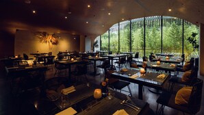 A restaurant with a modern interior, large windows, and a variety of seating arrangements. - Vivir Jiaoxi Hotel (Jiaoxi)