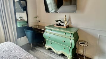1 chambre, bureau, fer et planche Ă repasser, Wi-Fi