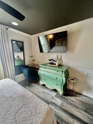 1 bedroom, desk, iron/ironing board, WiFi