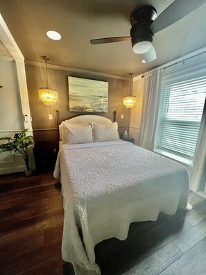 1 bedroom, desk, iron/ironing board, WiFi