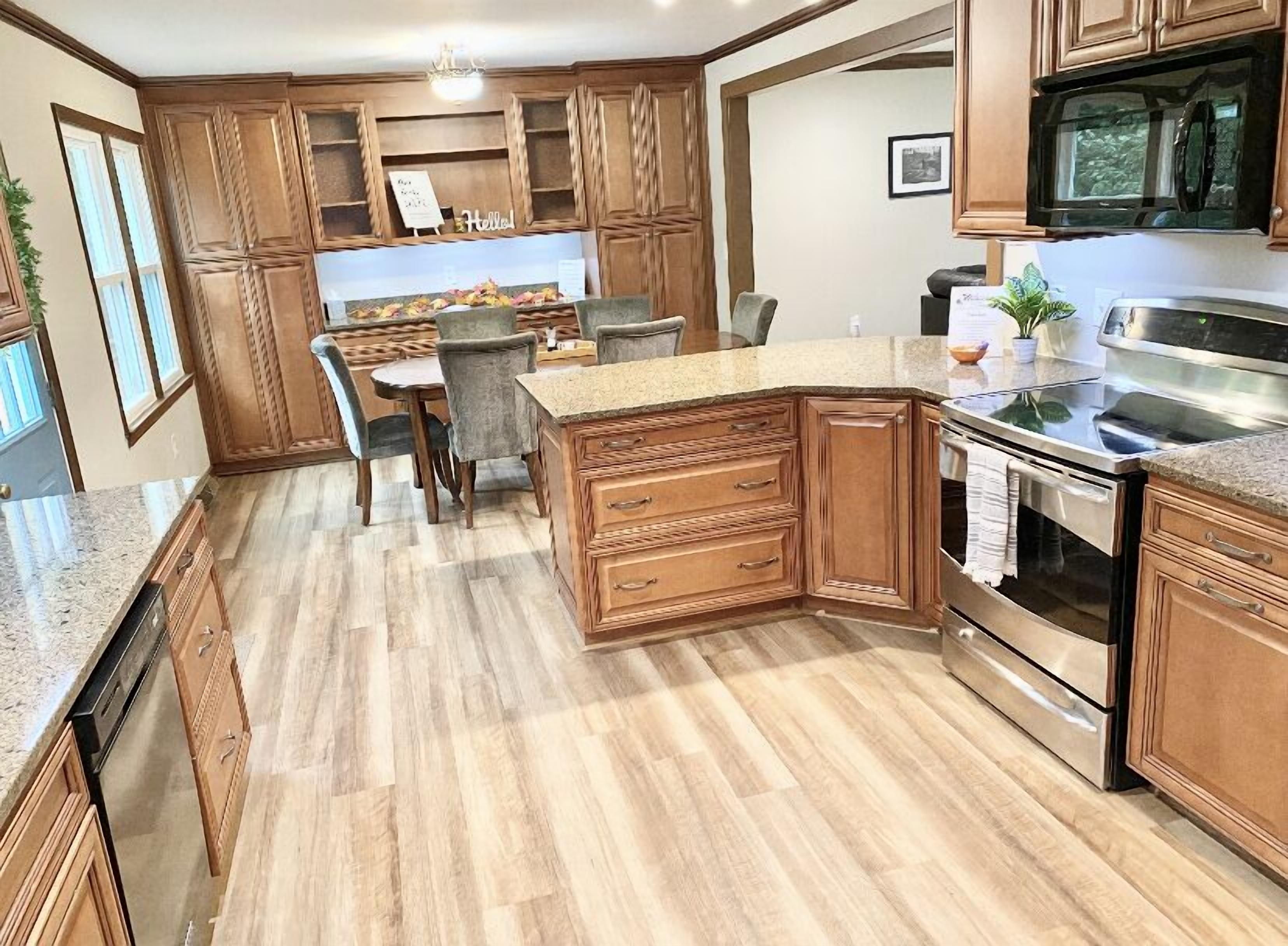 2 Living Spaces -2800 ft.² -Sleeps 10