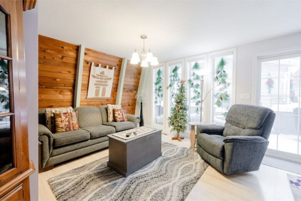 Lake Front Cabin, Kayaks, wake boards!