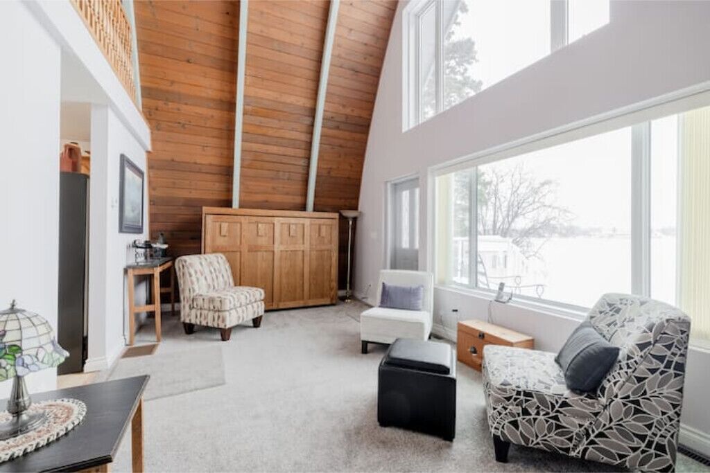 Lake Front Cabin, Kayaks, wake boards!