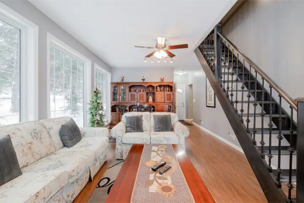 Lake Front Cabin, Kayaks, wake boards!