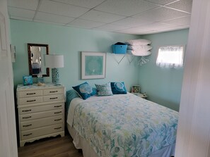 1 bedroom, free WiFi, bed sheets - Beach Front, Renovated Condo 1bd heated pool (Wildwood Crest)