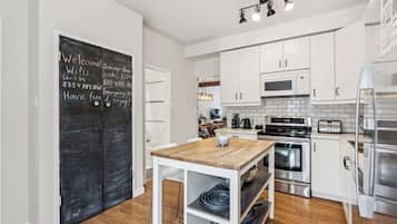 Coffee/tea maker, fridge, microwave, oven