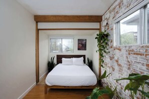 3 bedrooms, iron/ironing board, travel crib, WiFi