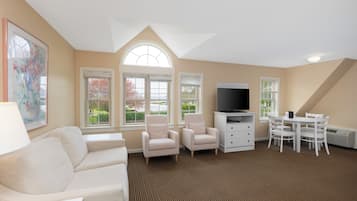Exclusive Apartment, Ocean View | Living area