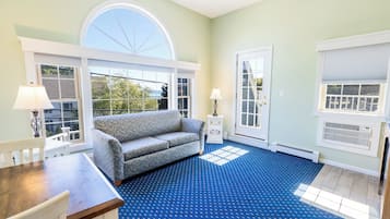 Exclusive Room | In-room safe, iron/ironing board, free WiFi, bed sheets