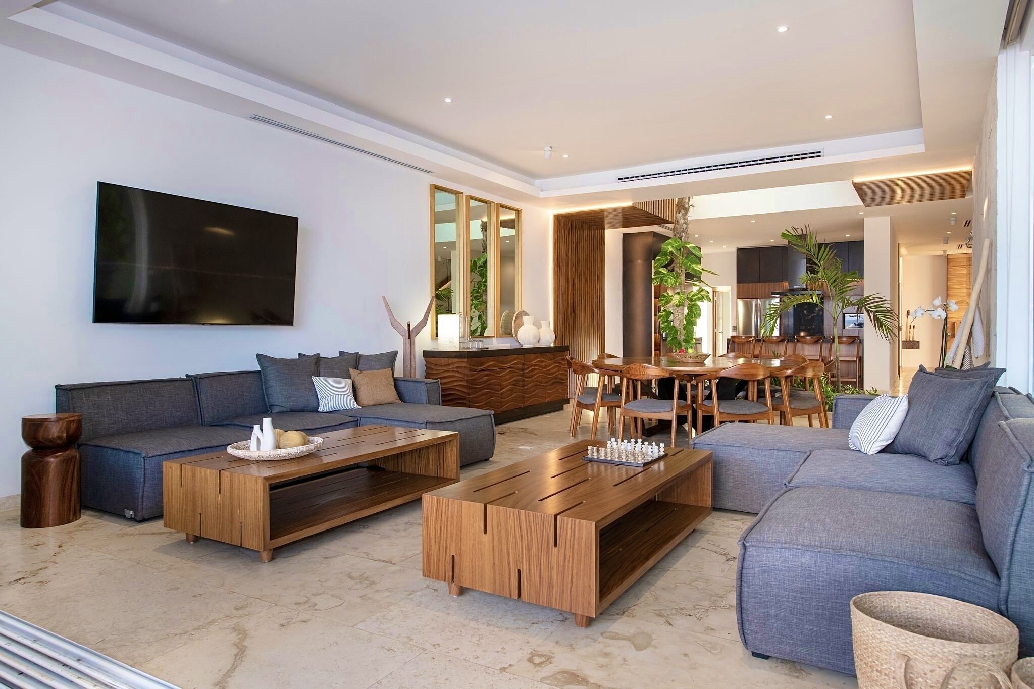 Luxury Beachfront Oasis including daily housekeeping & Private Chef