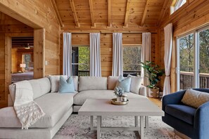 TV, fireplace, table tennis - Pisgah Paradise • Private • Game Room • Large Deck (Pisgah Forest)