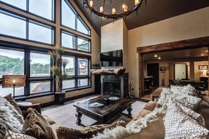 Smart-TV, Kamin, Tischfußball