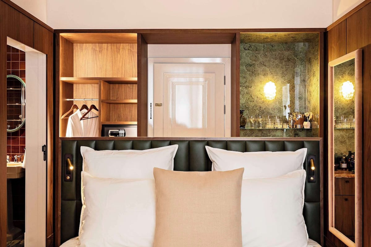 Premium bedding, minibar, in-room safe, individually furnished