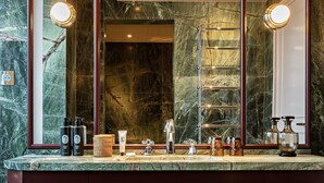A bathroom with a marble vanity, a large mirror, and a modern sink. - Hôtel Florida Paris (Paris)