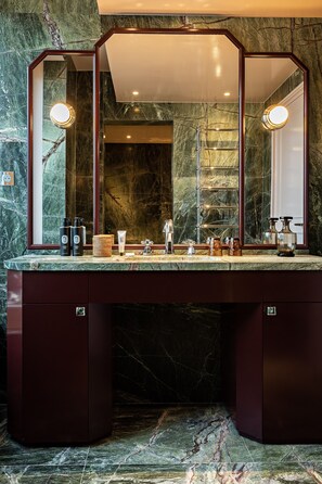 Suite (La Suite Florida) | Premium bedding, minibar, in-room safe, individually furnished - Hôtel Florida Paris (Paris)