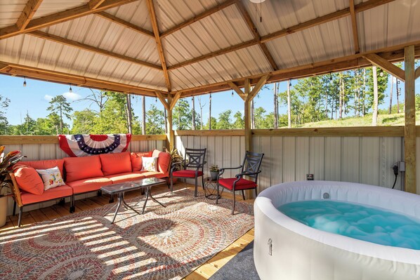 Tina de hidromasaje al aire libre