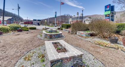Marlinton Vacation Rental on Riverfront Trail!