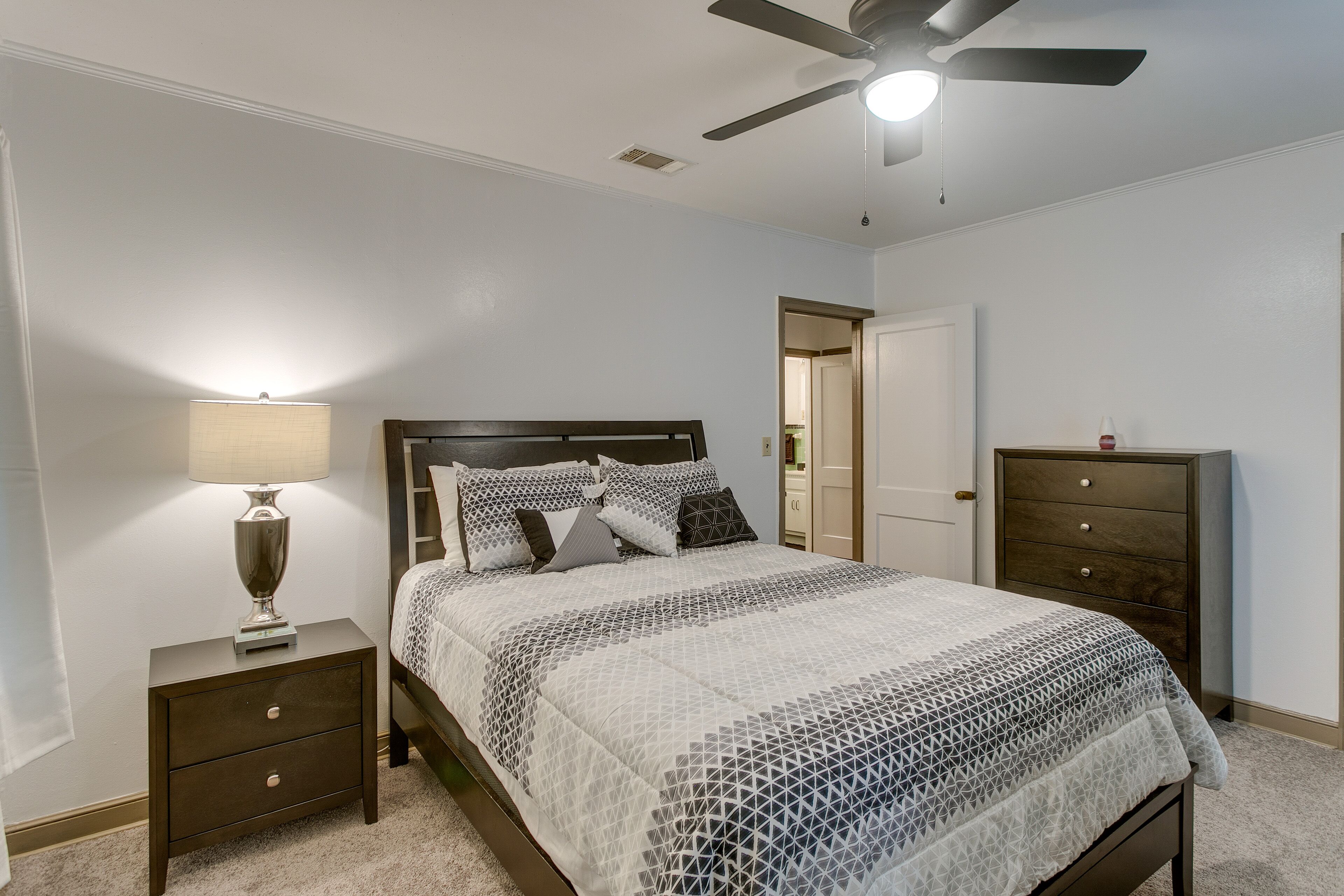 3 chambres, fer et planche à repasser, Internet gratuit, draps fournis