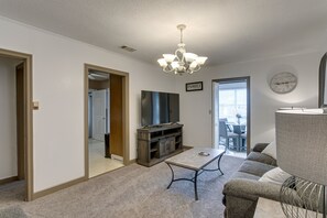 Flat-screen TV - Cozy Georgia Vacation Rental w/ Backyard & BBQ (Waycross)