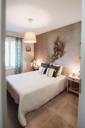 2 slaapkamers, reisbedje, gratis wifi, beddengoed