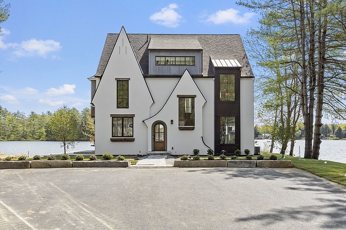 Copley's Lakefront Cottage on Lake Monomonac
