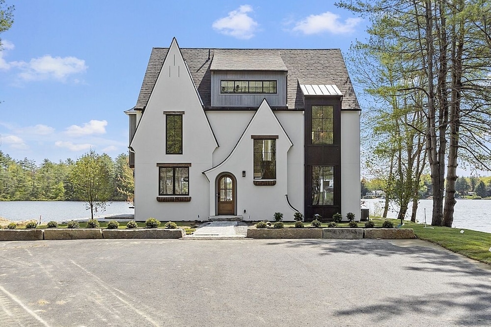 Copley's Lakefront Cottage on Lake Monomonac